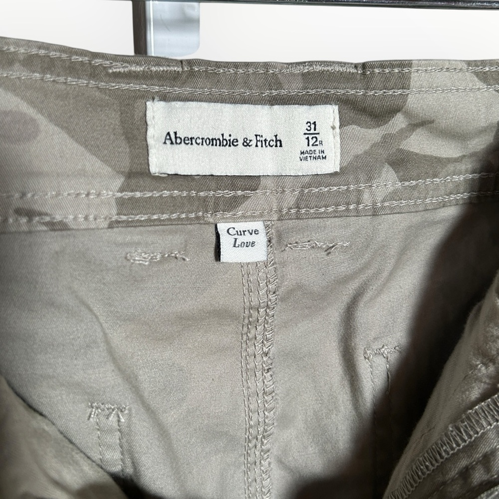 Abercrombie & Fitch Curve Love Women’s Camo Cargo Carpenter Pants Size 31 / 12R - Picture 6 of 10